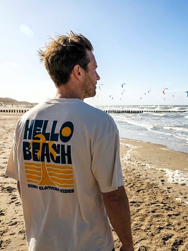 BINDY Hello Beach tee on the Belgian coast